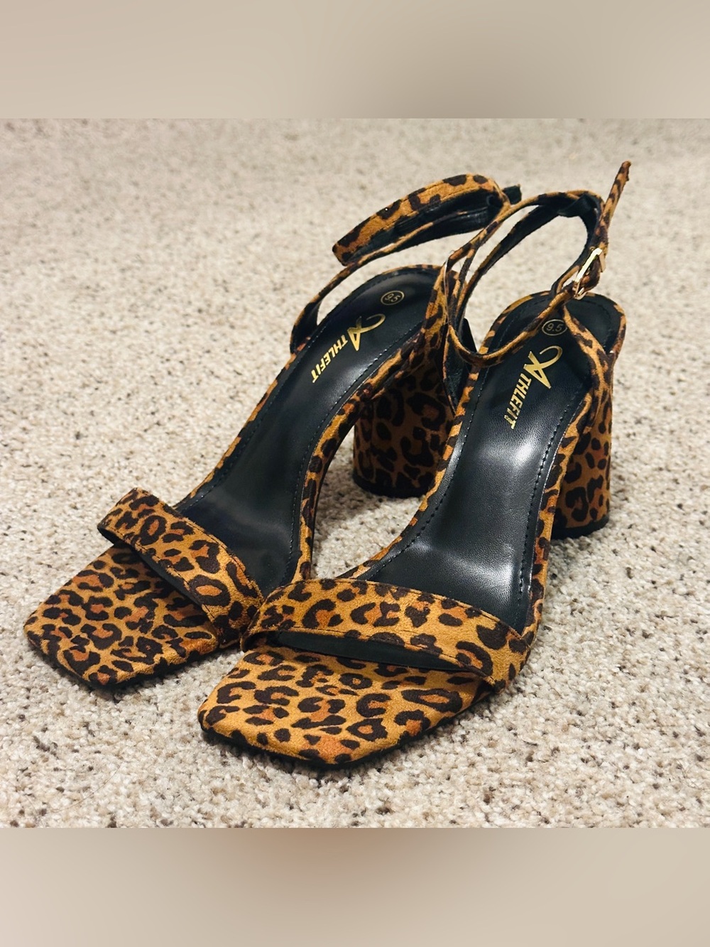 🔥NWT ATHLEFIT Leopard Print Block Heel Sandals with Ankle Strap size 9.5 🤩